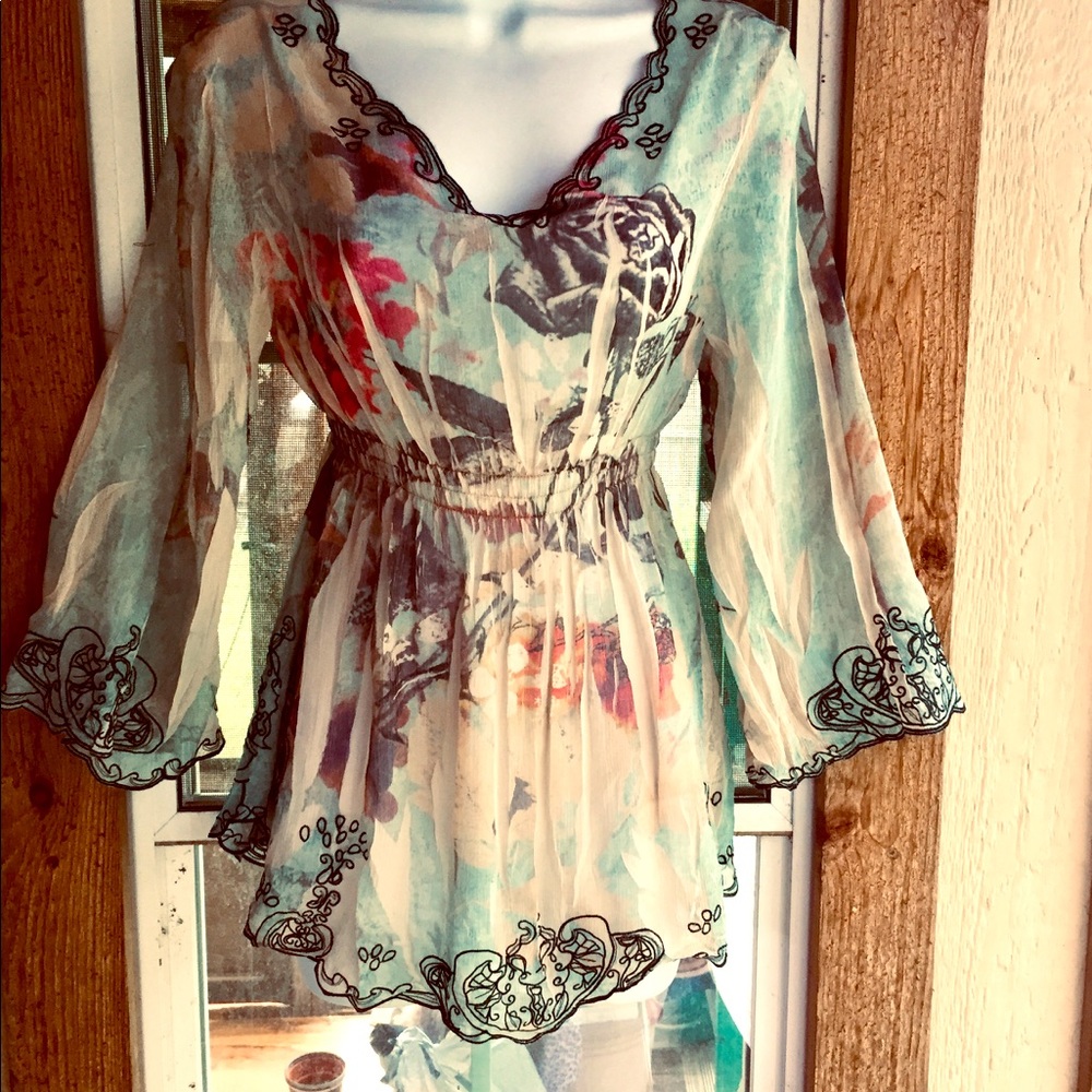 THE HEM IS SCALLOPED ALL THE WAY AROUND IN WACO TX
